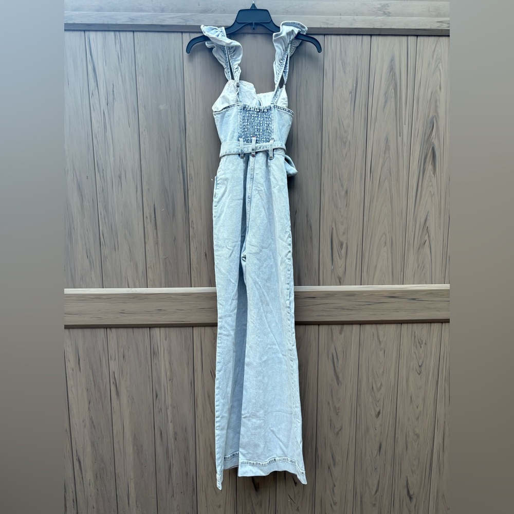 Alice + Olivia Gorgeous Flutter Sleeve Jumpsuit - Picture 7 of 10